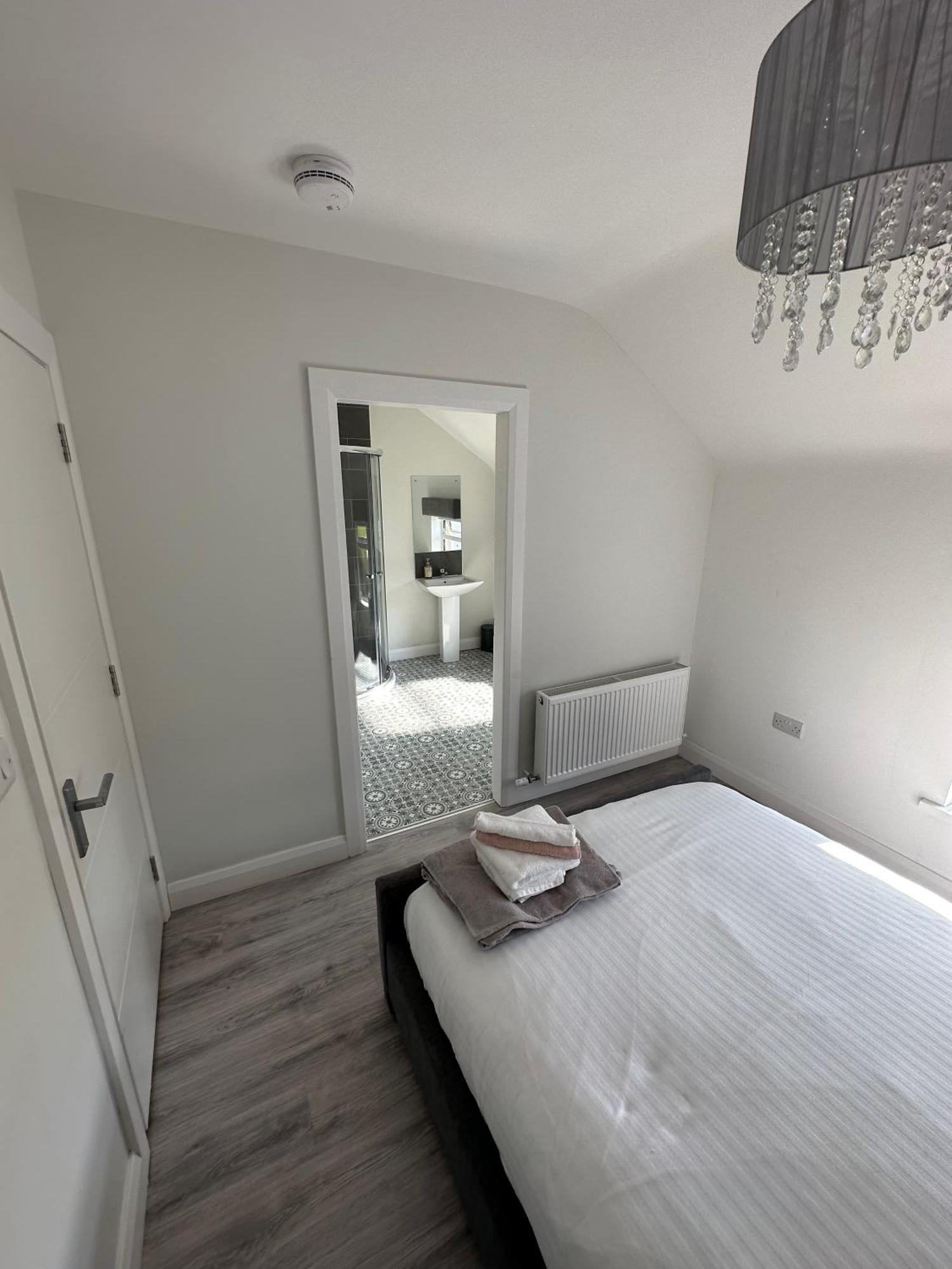 Westland Suites - Stylish, Modern, Elegant, Central Apartments A Лондондерри Экстерьер фото