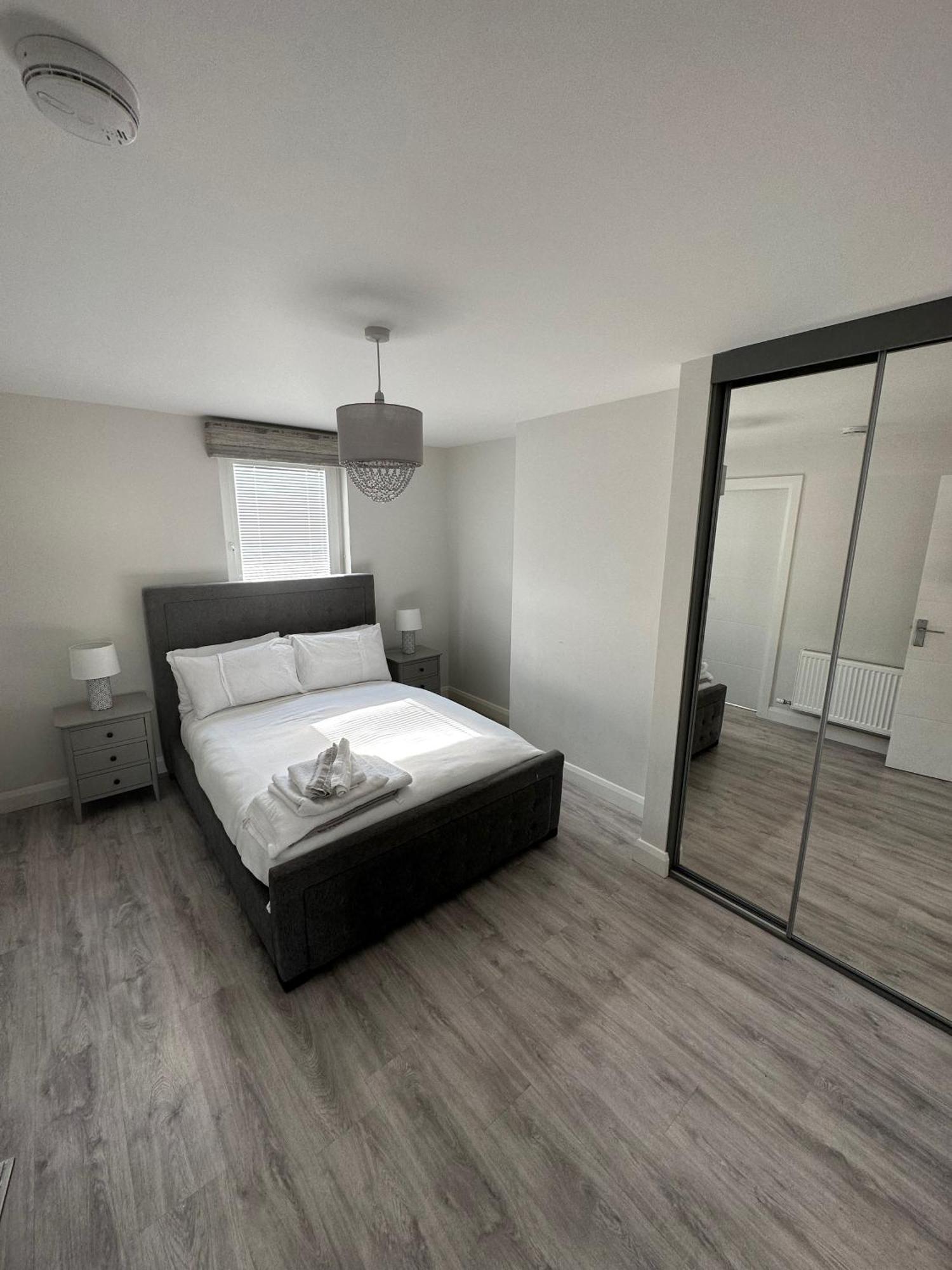 Westland Suites - Stylish, Modern, Elegant, Central Apartments A Лондондерри Экстерьер фото